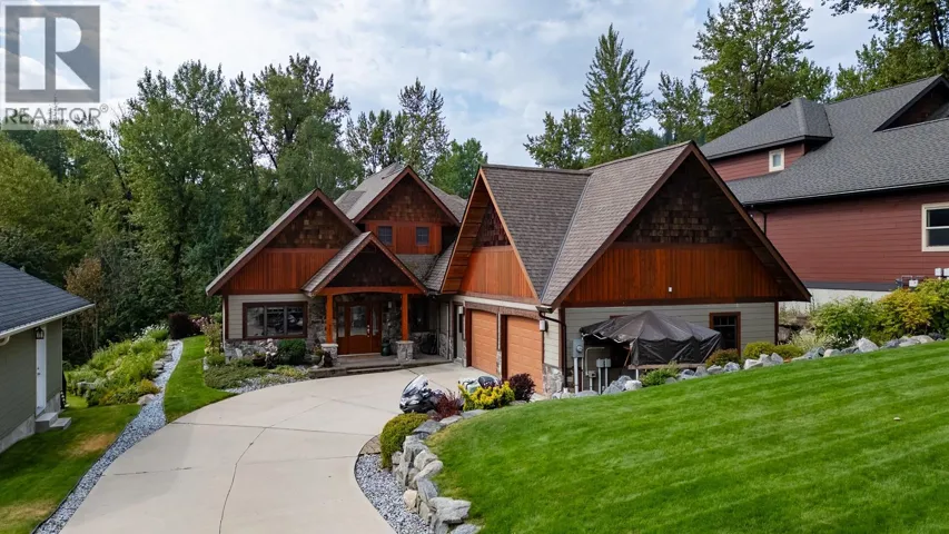 903 Redstone Drive, Rossland, British Columbia V0G1Y0