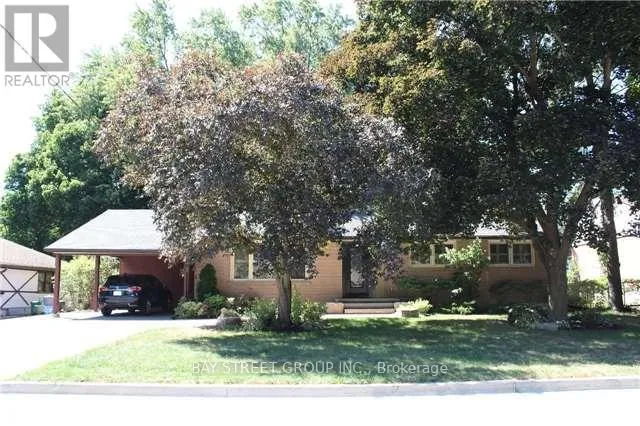308 MAPLE STREET, Newmarket (Gorham-College Manor), Ontario L3Y3K4