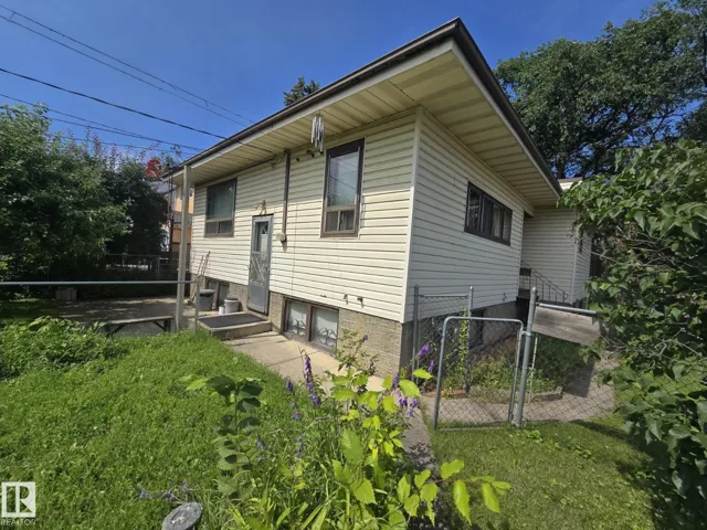 9839 81 AV NW, Edmonton, Alberta T6E1W4