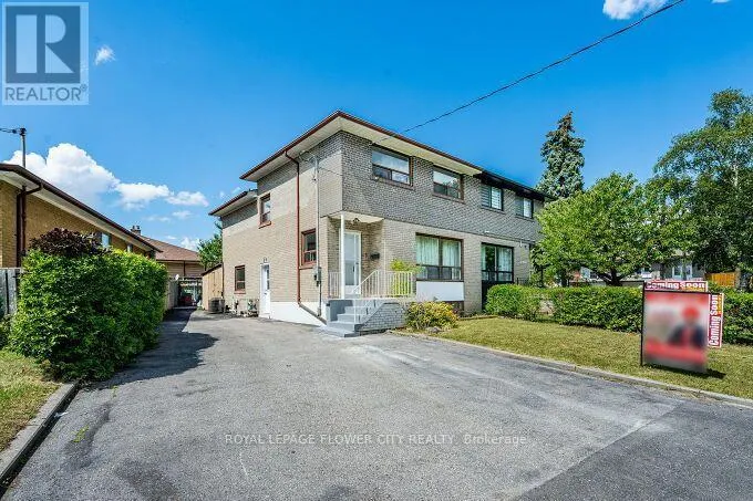 3 CLAYHALL CRESCENT, Toronto (York University Heights), Ontario M3J1W5