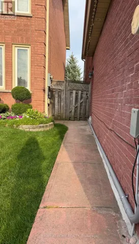 372 WINFIELD TERRACE, Mississauga (Hurontario), Ontario L5R1N8