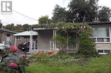 MAIN - 211 BEECHY DRIVE, Richmond Hill (Crosby), Ontario L4C2X6