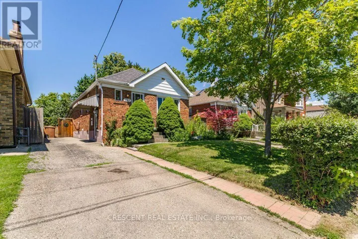 982 BRIAR HILL AVENUE, Toronto (Briar Hill-Belgravia), Ontario M6B1M3