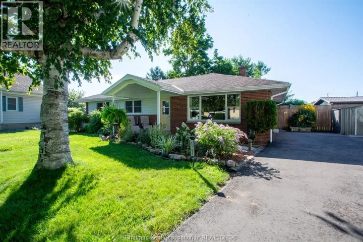 11 Oriole PARKWAY, Chatham, Ontario N7M5J5