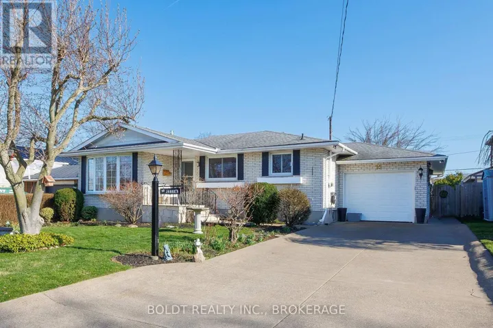 15 NOTTINGHAM COURT, St. Catharines (Lakeshore), Ontario L2M1L6