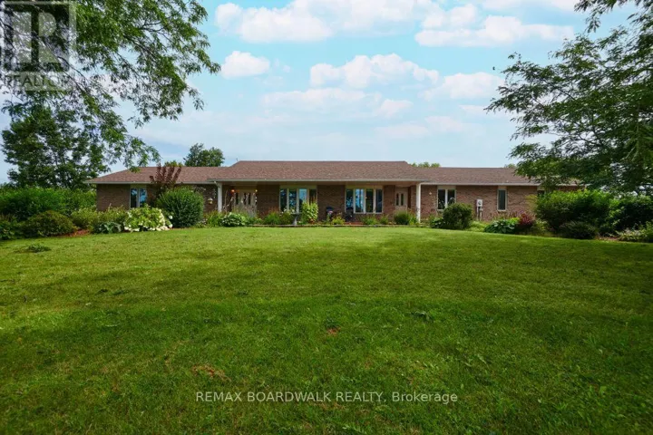 3382 CARP ROAD, Ottawa, Ontario K0A1L0
