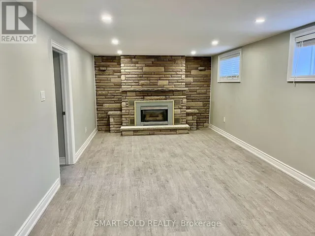 LOWER - 52 MONKSWOOD CRESCENT, Newmarket (Central Newmarket), Ontario L3Y2K1