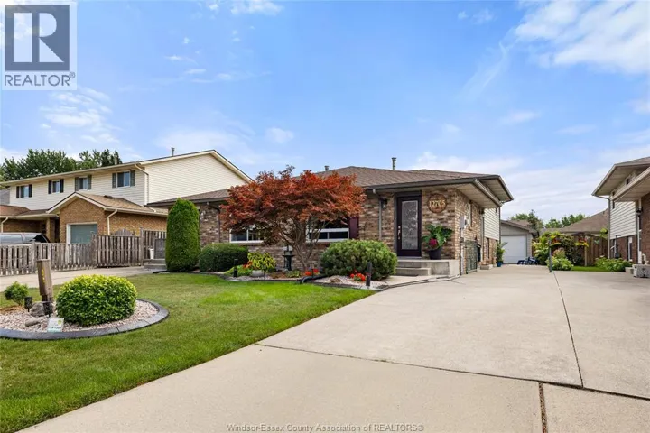12705 HORWOOD CRESCENT, Tecumseh, Ontario N8N4T9