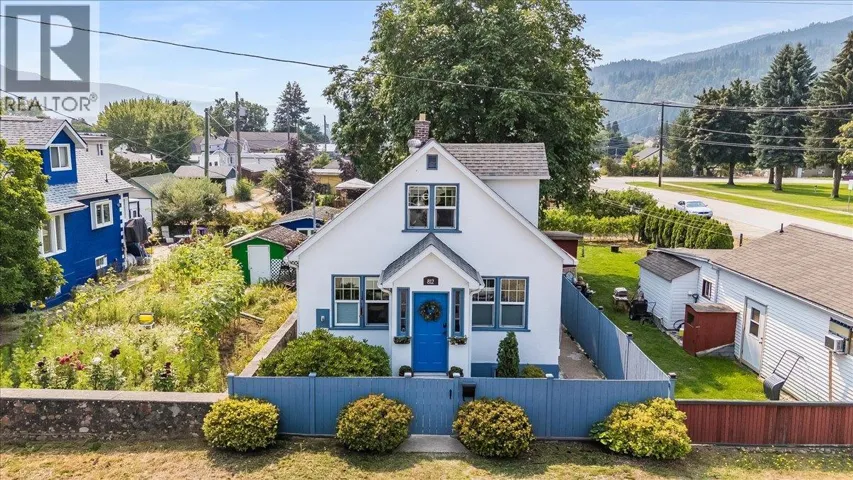 812 2nd Street, Castlegar, British Columbia V1N1Y7