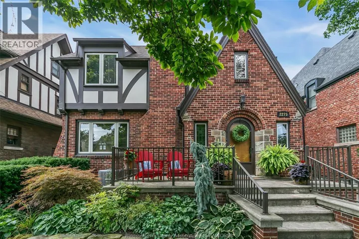2275 VICTORIA AVENUE, Windsor, Ontario N8X1R2