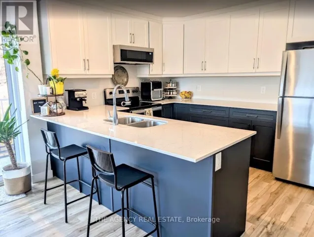 401 - 100 PROMENADE CIRCLE, Central Elgin (Port Stanley), Ontario L4J7W7