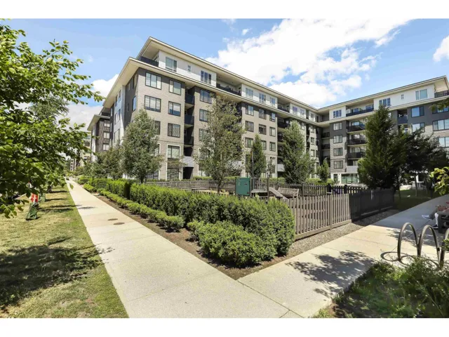 215 15825 85 AVENUE, Surrey, British Columbia V4N6W9