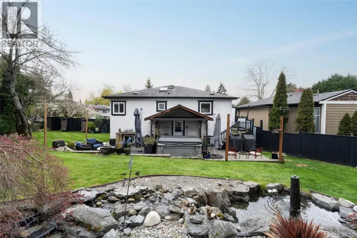 870 Pendene Pl, Saanich, British Columbia V8X3A1