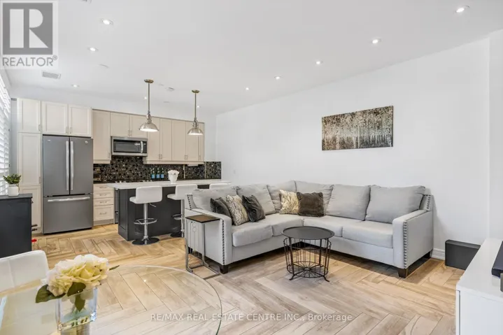 113 - 701 SHEPPARD AVENUE W, Toronto (Clanton Park), Ontario M3H0B2