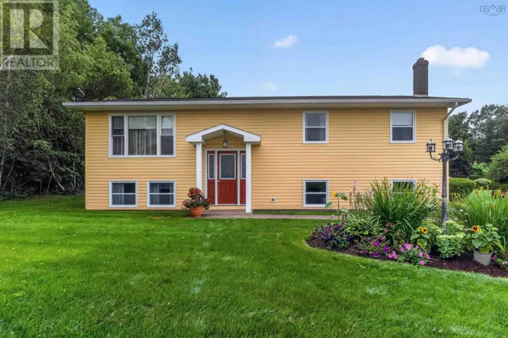 1008 Country Club Boulevard, New Minas, Nova Scotia B4N4W8