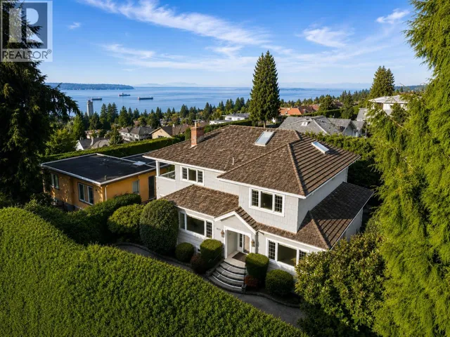 1631 22ND STREET, West Vancouver, British Columbia V7V4E2
