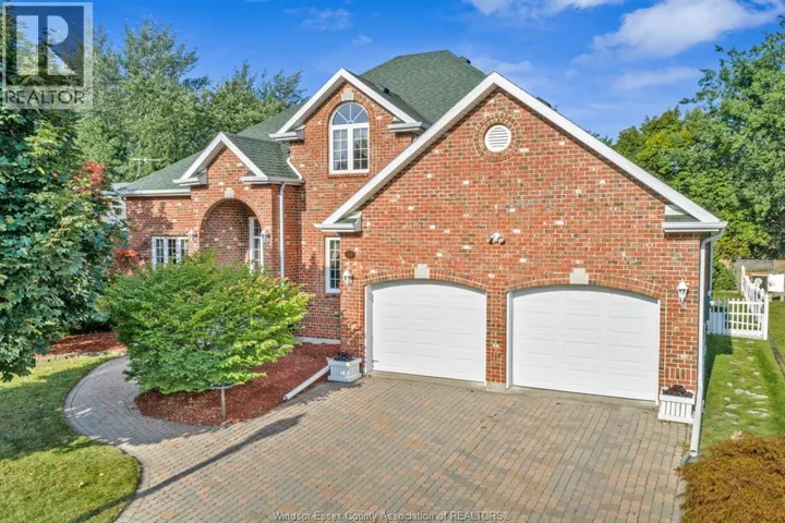 555 CHRISTINA CRESCENT, Windsor, Ontario N9G2M4