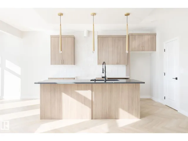 8287 KIRIAK LO SW, Edmonton, Alberta T6W5S2