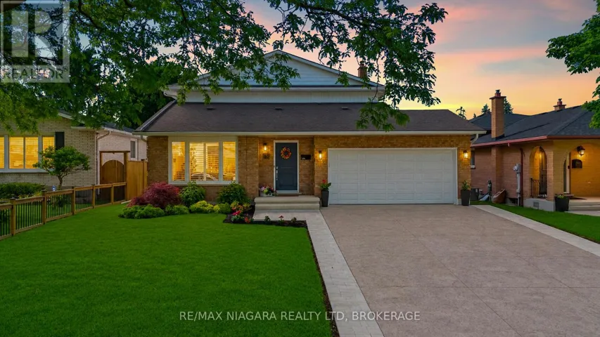 30 ORLANDO DRIVE, St. Catharines (Lakeport), Ontario L2N6X4