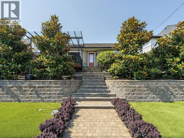 1707 NANAIMO STREET, New Westminster, British Columbia V3M2G7