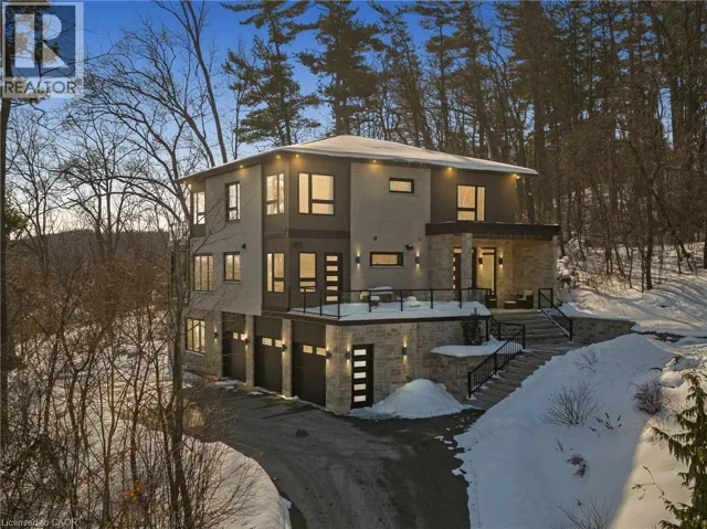 111 GRAND RIDGE Drive, Cambridge, Ontario N1S5B3