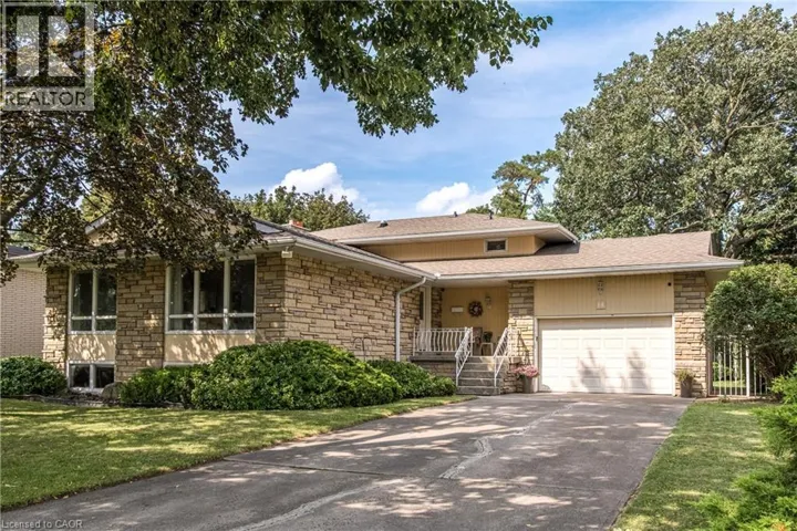 14 WOODSIDE Drive, Hamilton, Ontario L8T1C3