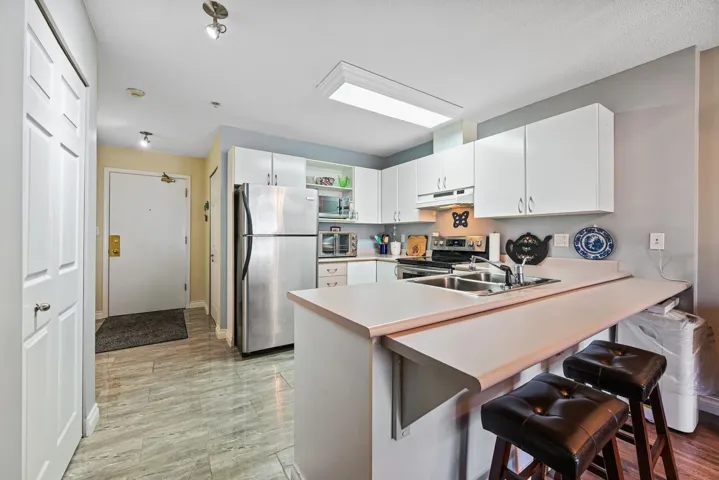 211 12160 80 AVENUE, Surrey, British Columbia V3W0V3