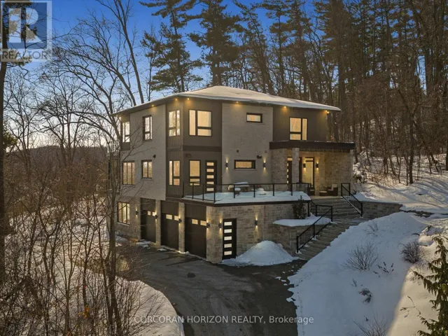 111 GRAND RIDGE DRIVE, Cambridge, Ontario N1S4E4