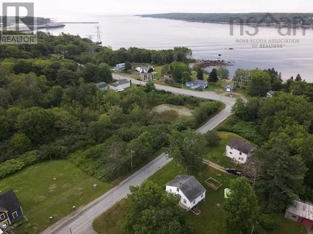 21 Elm Street, Brooklyn, Nova Scotia B0J1H0