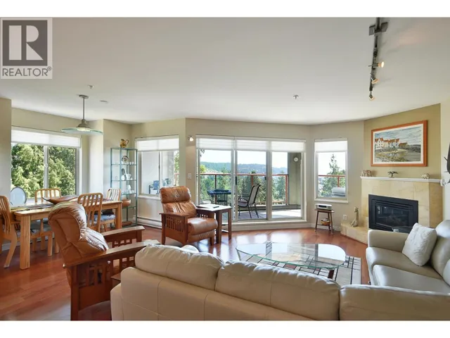 301 5780 TRAIL AVENUE, Sechelt, British Columbia V7Z0K5