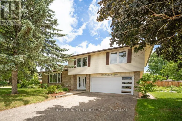 21 HALLIWELL DRIVE, Kitchener, Ontario N2B2M5
