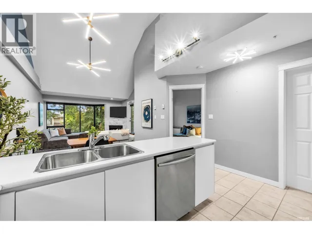 314 1966 COQUITLAM AVENUE, Port Coquitlam, British Columbia V3B7P8