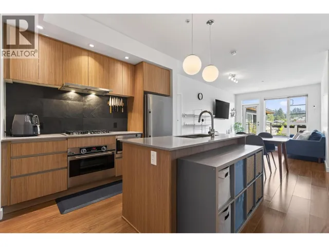502 516 FOSTER AVENUE, Coquitlam, British Columbia V3J0H8