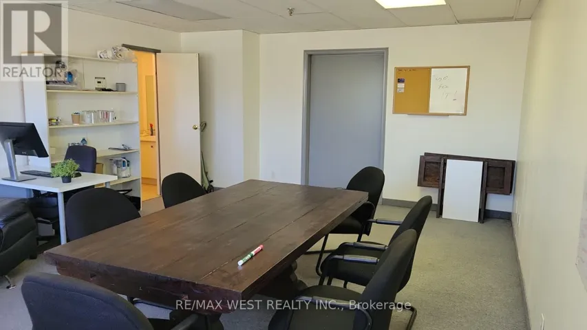4B - 210 DRUMLIN CIRCLE, Vaughan (Concord), Ontario L4K3E3