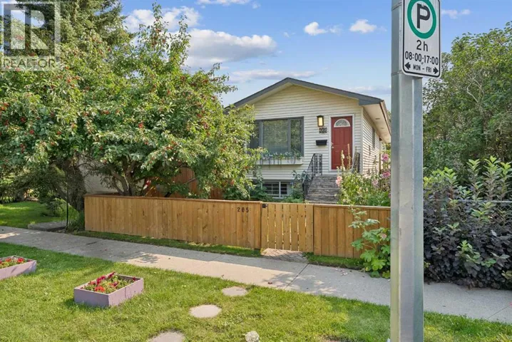 205 15 Avenue NE, Calgary, Alberta T2E1H1