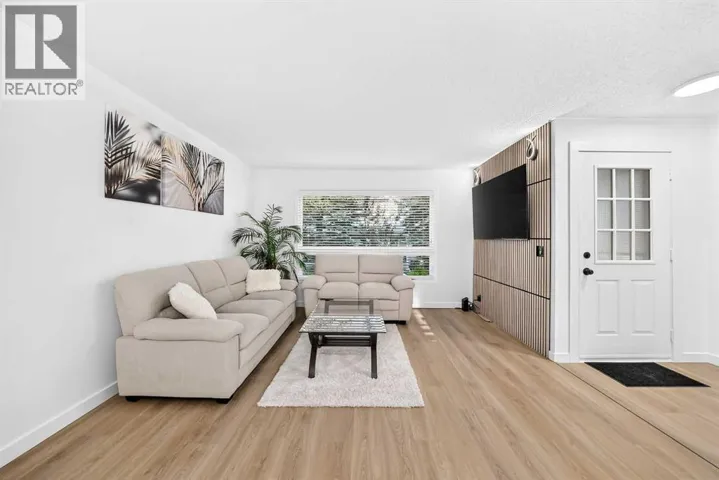 135 Woodsman Lane SW, Calgary, Alberta T2W4Z5