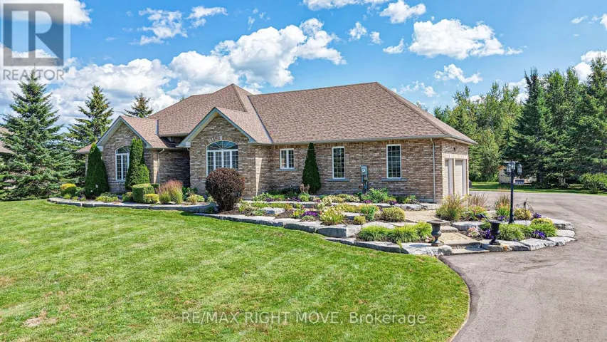 1043 HURLWOOD LANE, Severn, Ontario L3V6H4