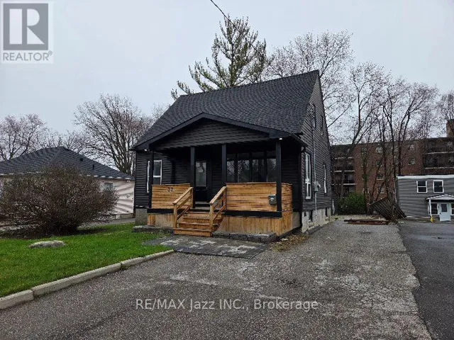 37 LINCOLN STREET, Ajax (Central West), Ontario L1S6C4