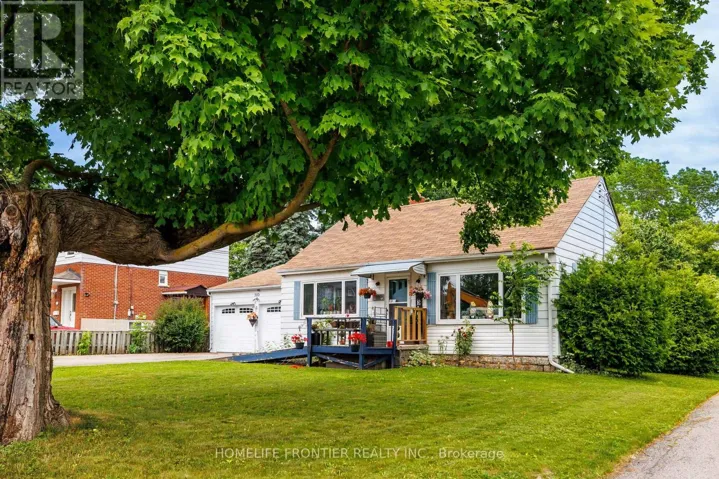 593 WATSON AVENUE, Newmarket (Huron Heights-Leslie Valley), Ontario L3Y2V2