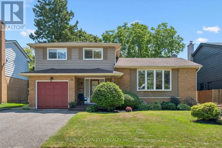 19 MCGARRY DRIVE, Kitchener, Ontario N2N1A3