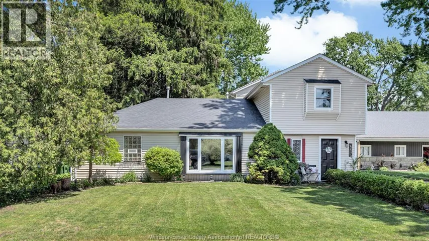 326 CORONADO, Tecumseh, Ontario N8N2E4