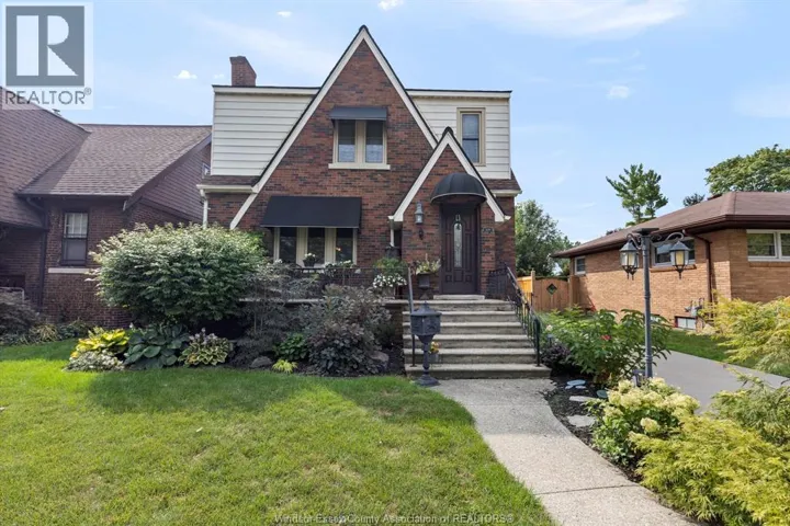 2079 VERDUN, Windsor, Ontario N8W1P6