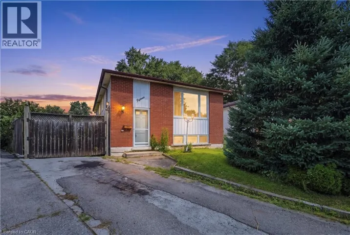 15 DUNCAIRN Court, Hamilton, Ontario L9C6G2