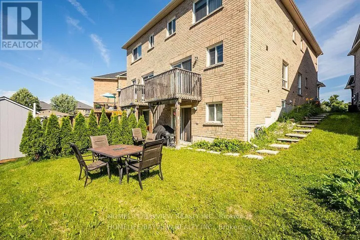 WALKOUT BASEMENT - 32 FOUR SEASONS CRESCENT, Newmarket (Woodland Hill), Ontario L9N0C3