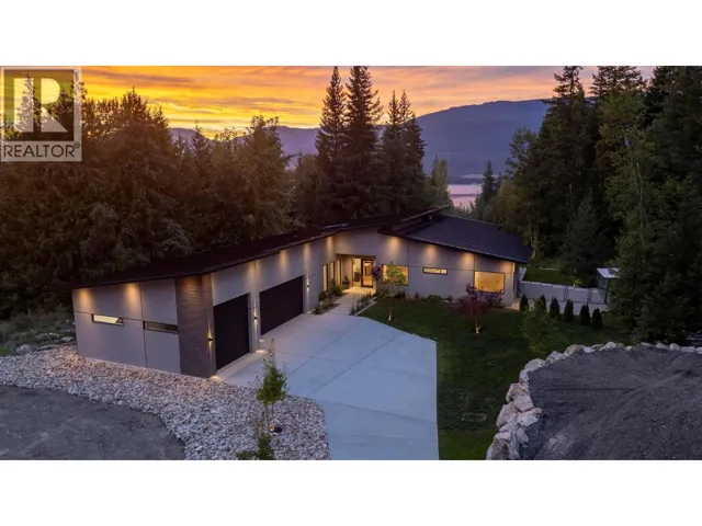 5147 Sunset Drive, Eagle Bay, British Columbia V0E1T0