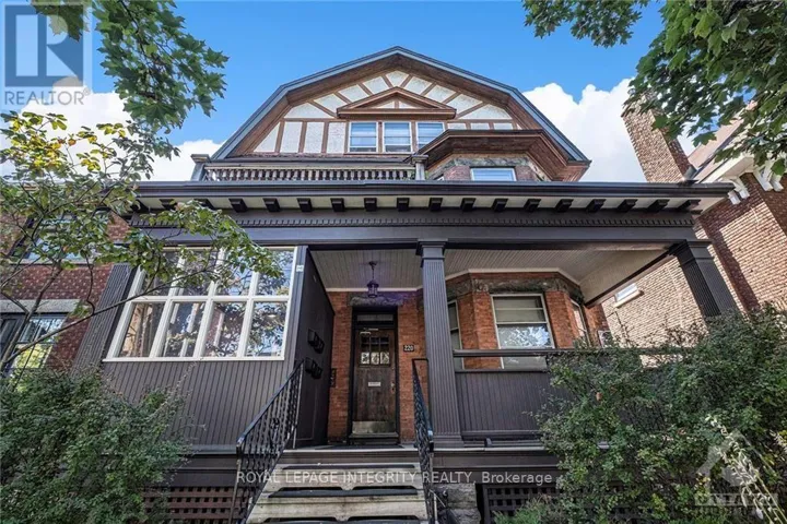 4 - 220 POWELL AVENUE, Ottawa, Ontario K1S2A5