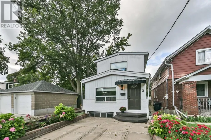 2 SUTHERLAND AVENUE, Toronto (Crescent Town), Ontario M4C1R9