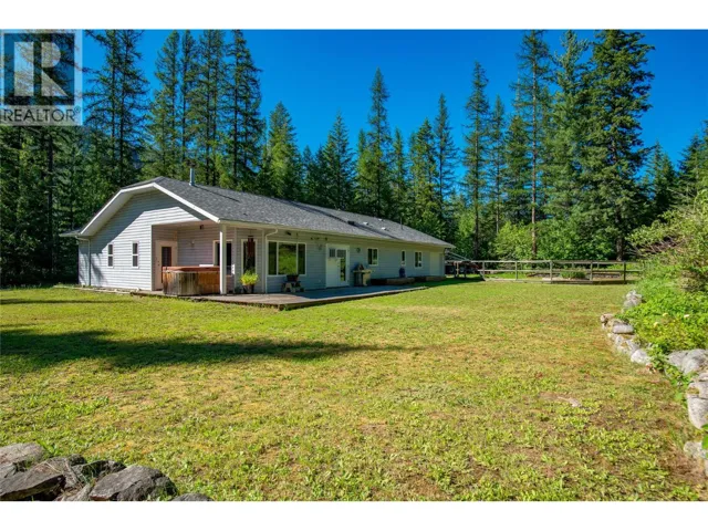 2222 JENISA Road, Castlegar, British Columbia V1N2L8