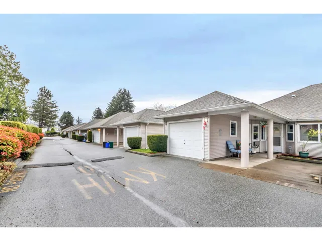 18 7127 124 STREET AVENUE, Surrey, British Columbia V3W3W9