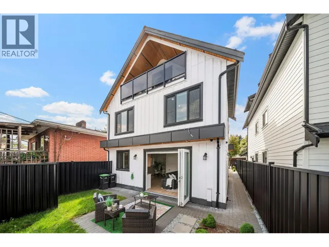 2369 ADANAC STREET, Vancouver, British Columbia V5L2E9